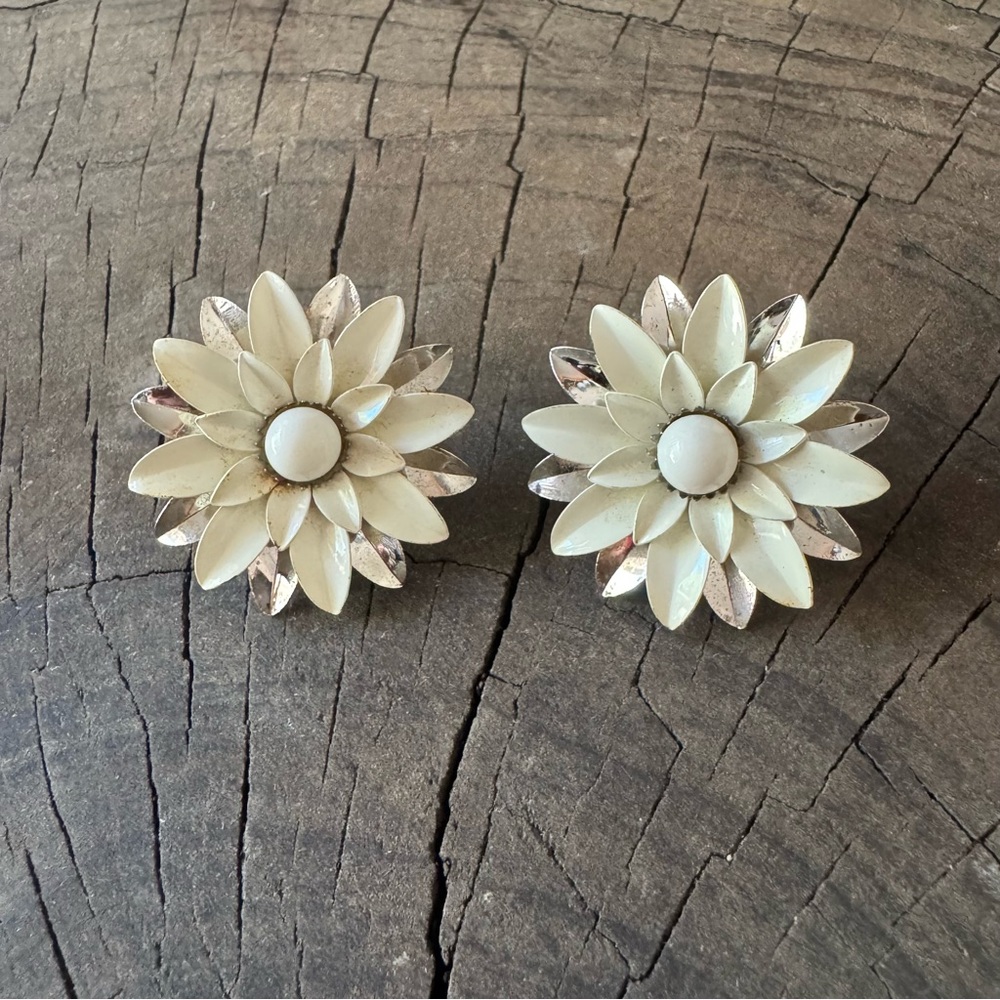 Vintage Sarah Coventry Enamel Floral Clip-On Earrings